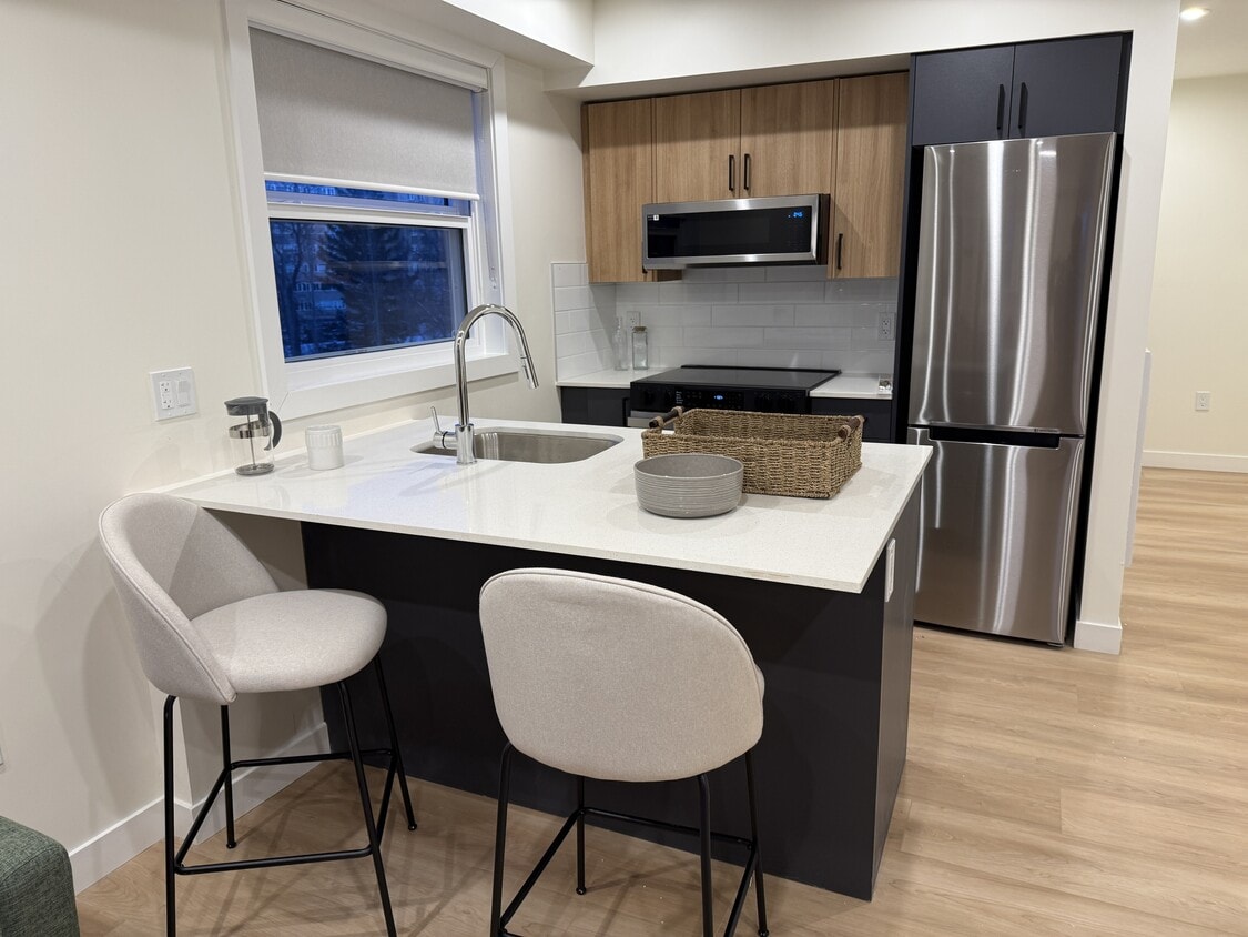 Primary Photo - 8615-8108 108 St NW