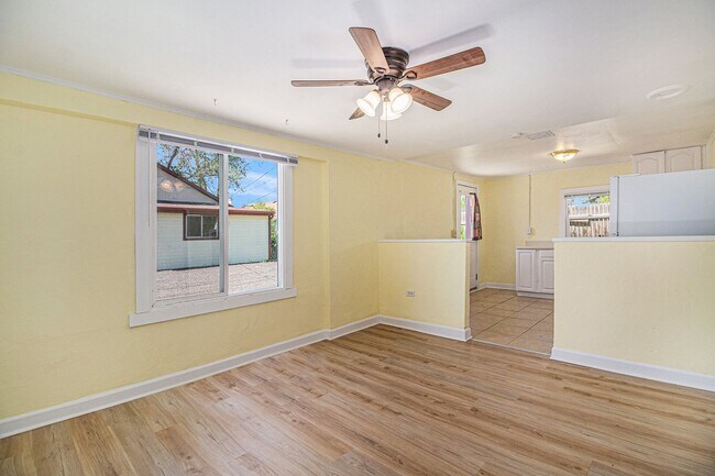 Building Photo - Check out this beauty - Available now!!