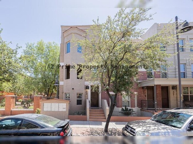 Photo - 563 W 6th St Townhome