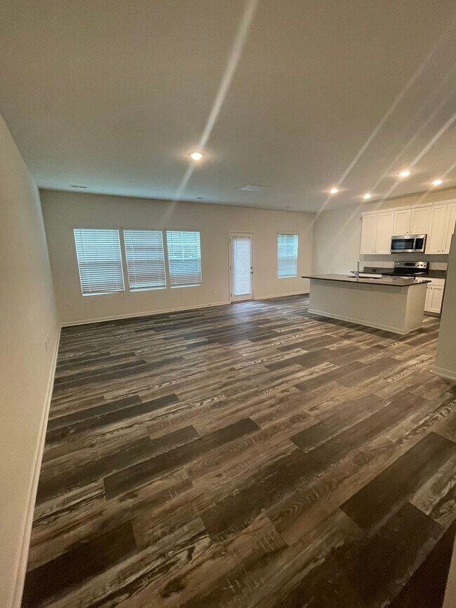 Building Photo - Welcome to this stunning 3-bedroom, 2.5-ba...