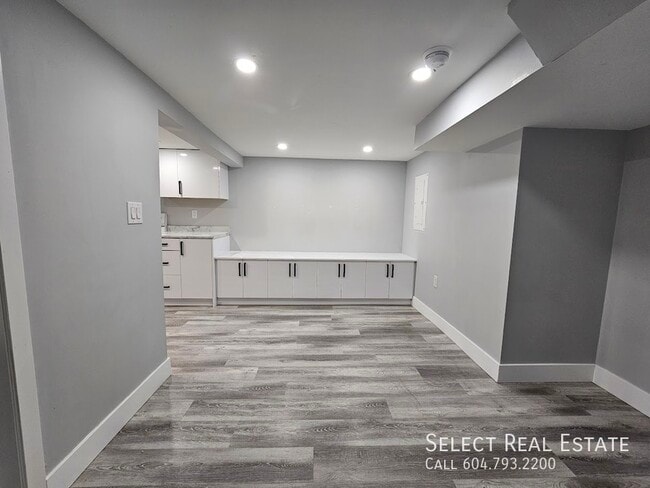 Building Photo - 45723 Lewis Ave