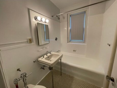 Foto del edificio - 1407 Beacon St