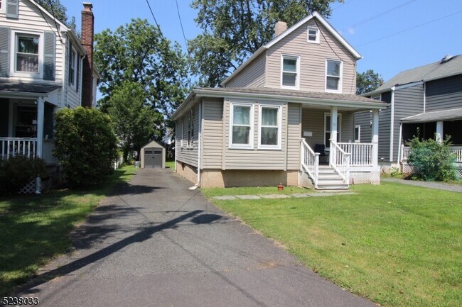Building Photo - 31 Stewart Pl
