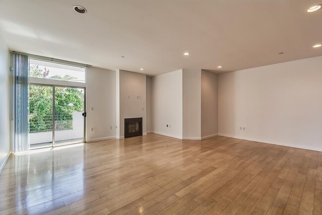 Building Photo - 5605 Gentry Ave