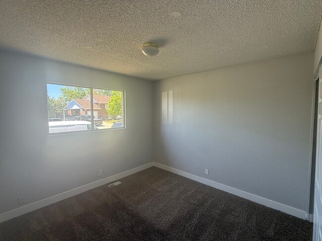 Building Photo - Large Brick Ranch with Huge yard
