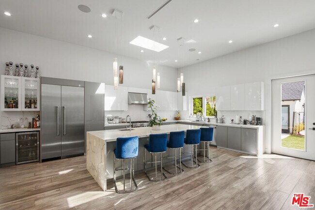 Foto del edificio - 1420 Stearns Dr