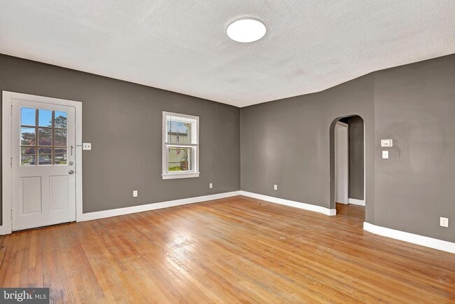 Building Photo - 44 Dover Ave