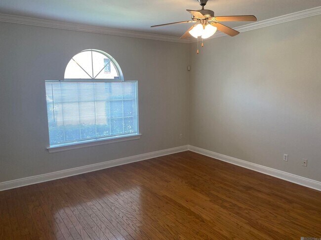 Building Photo - 2121 Plantation Ln