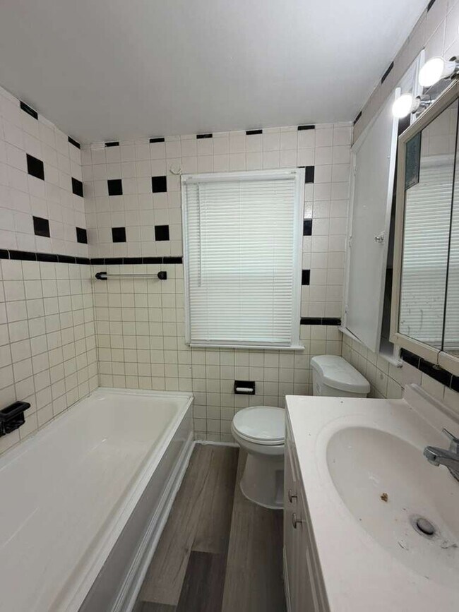 Foto del edificio - 16200 Littlefield St