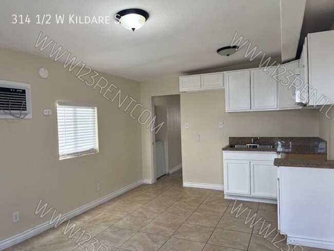 Building Photo - 1BD/ 1BATH WEST LANCASTER APT. UTILITIES I...