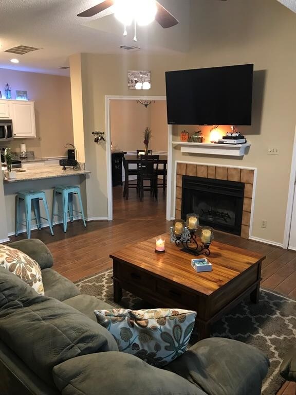 Building Photo - 2116 Tanglewood Blvd