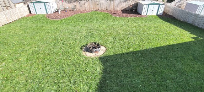 Foto del edificio - 1615 Reetz Rd