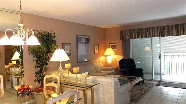 Building Photo - 2212 S Cypress Bend Dr