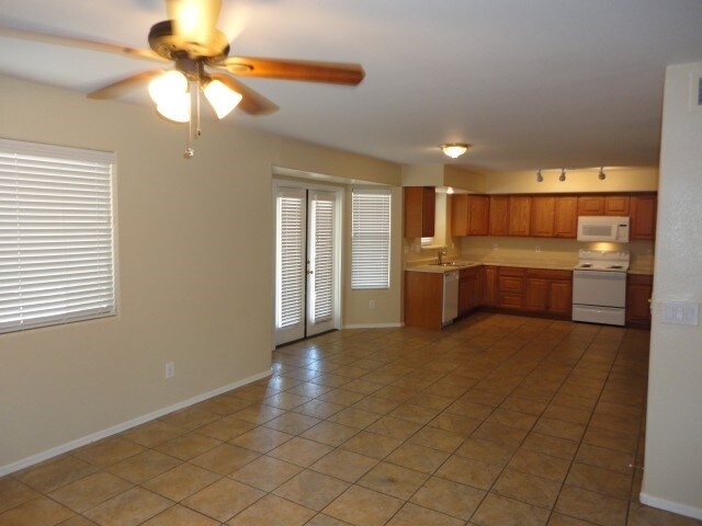 Foto del edificio - 12837 W Windsor Avenue