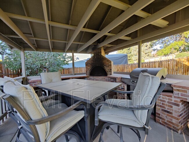 Foto del edificio - 16456 E Kentucky Ave