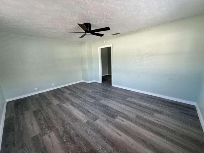 Foto del edificio - 140 Frazar Rd