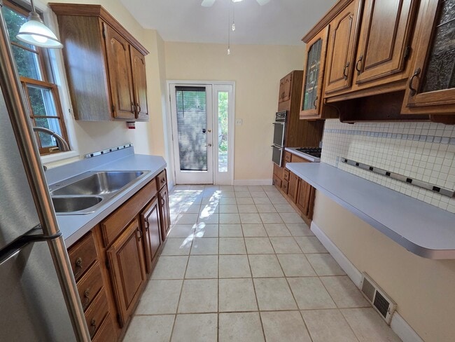 Photo - 313 Rinne St House