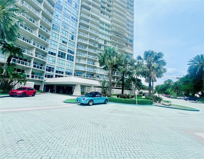 Building Photo - 2451 Brickell Ave