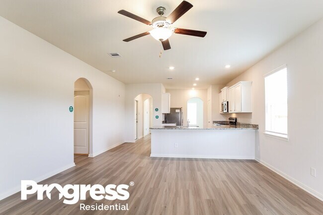 Building Photo - 10455 Red Cardinal Dr NE