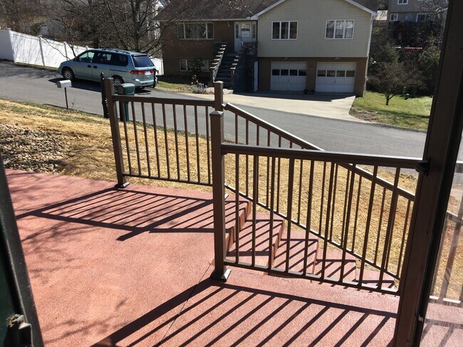 Front Patio - 7 Briar Patch Ln