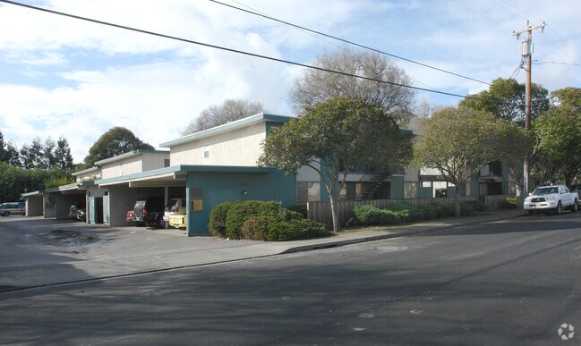 Building Photo - Rock Villa Apartments