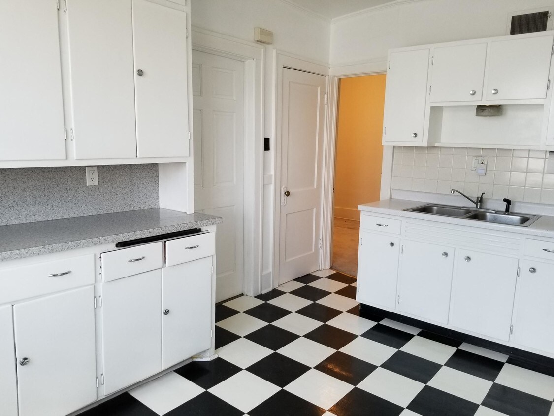 Foto principal - 3637 E Allerton Ave