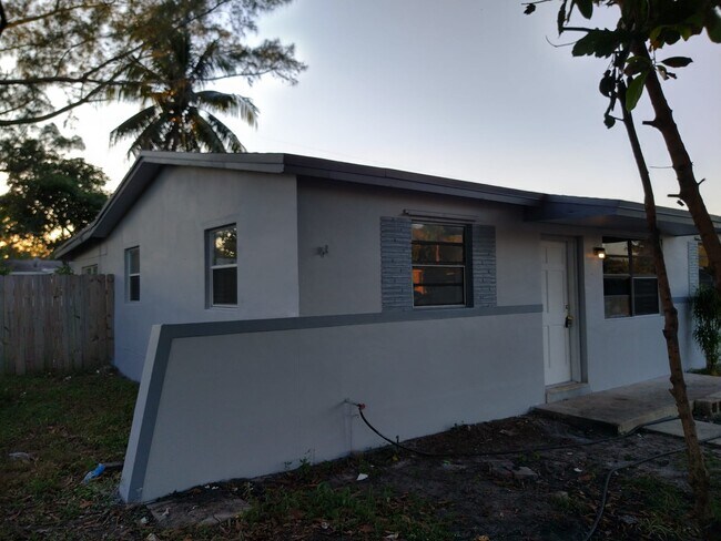Building Photo - 2041 NW 63rd Ave