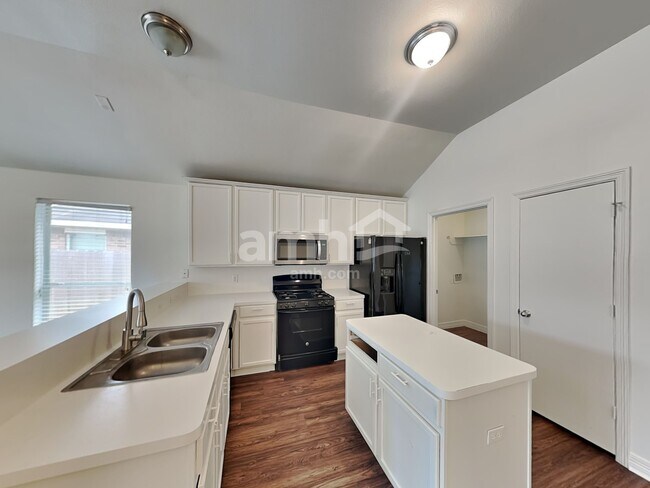 Foto del edificio - 19072 Hammer Ln