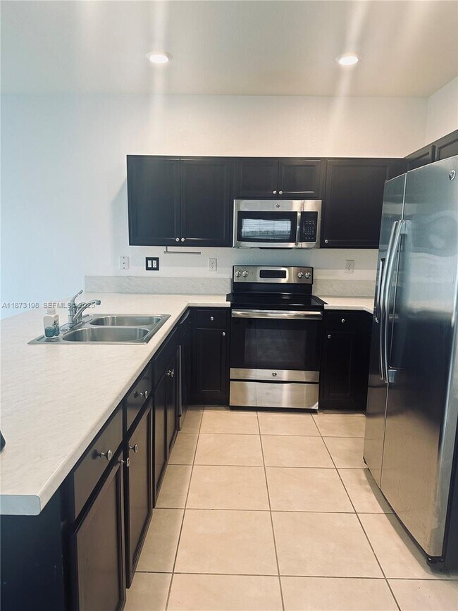 Foto del edificio - 3114 SE 3rd Dr