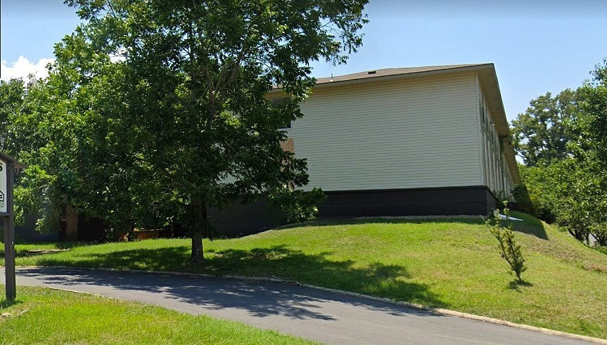 Primary Photo - 1120 Washington St