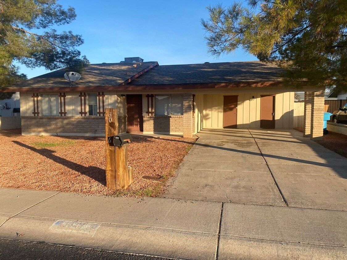 Primary Photo - 4-bed, 2-bath SFH N Phoenix