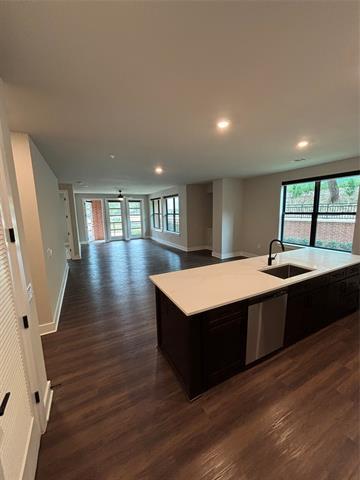 Foto principal - 3255 Carlisle St