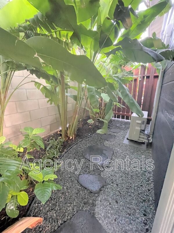 Building Photo - 3036 Monsarrat Ave