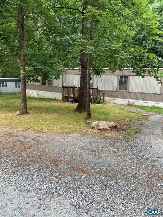 Primary Photo - 115 Farmview Ln