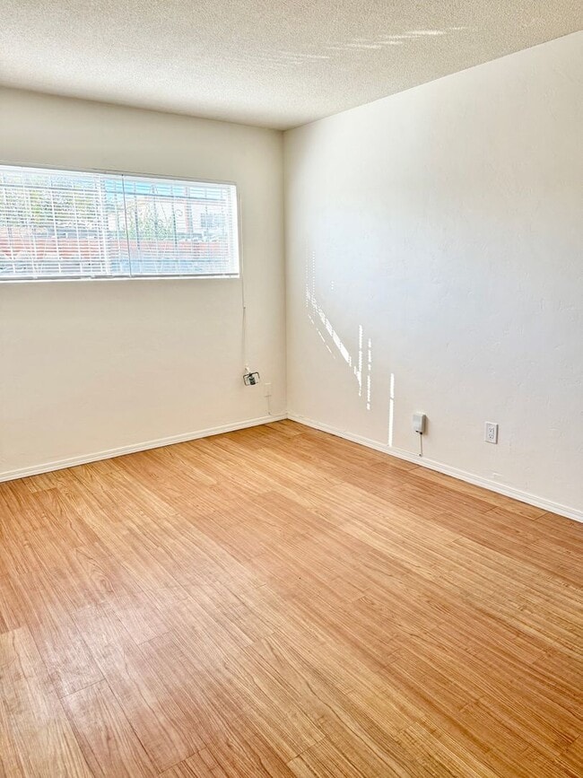 Building Photo - Charming Two Bed in North Park