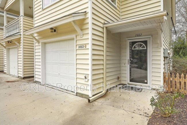 Building Photo - 2882 Mackenzie Ct