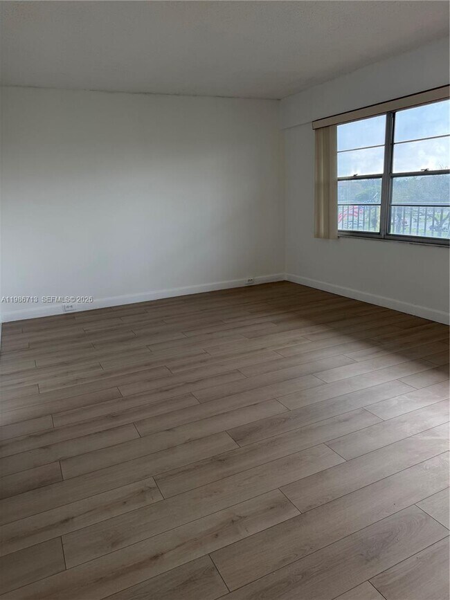 Foto del edificio - 13355 SW 9th Ct