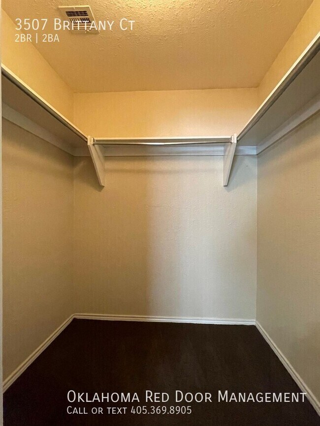 Foto del edificio - 3507 Brittany Ct