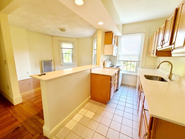 Building Photo - 381 Beacon St