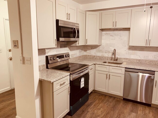 Kitchen Cabinets with New Appliances - 85 Commons Dr