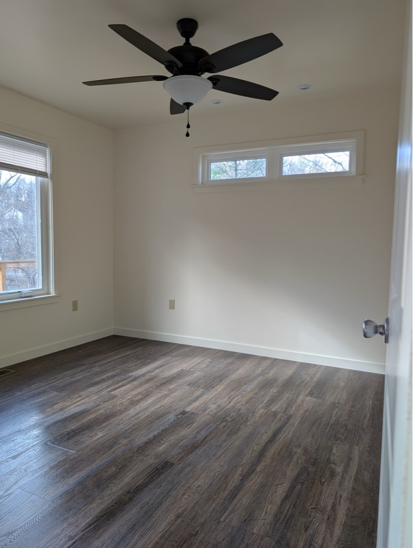 Building Photo - 515 Lakeview Dr