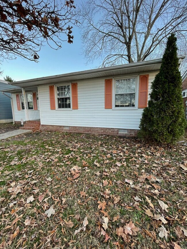 Building Photo - Spacious 3bdrm/1.5bth Ranch Style Home Loc...