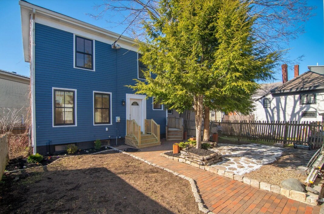 Primary Photo - 29A Pine St