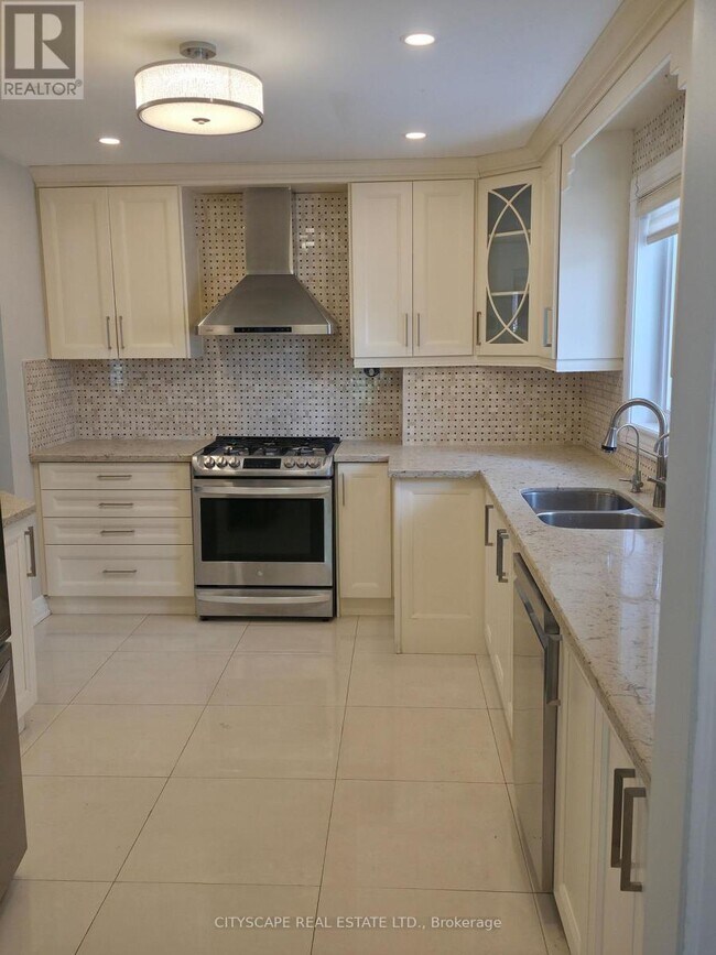Building Photo - 2543 Rugby Rd