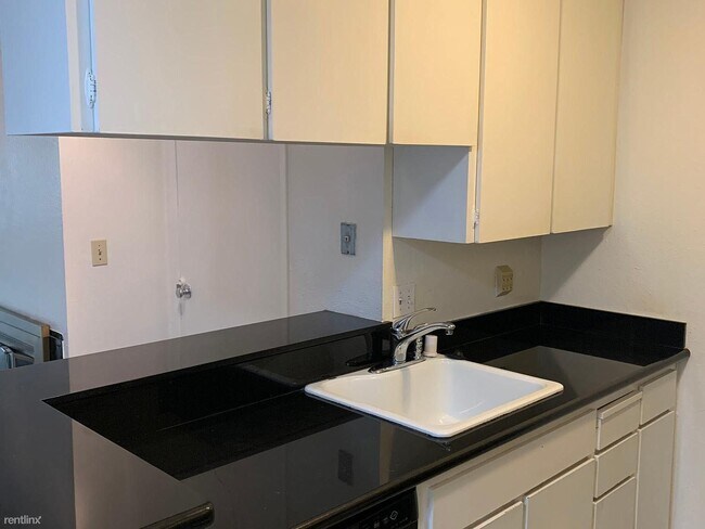 Building Photo - 374 Imperial Way