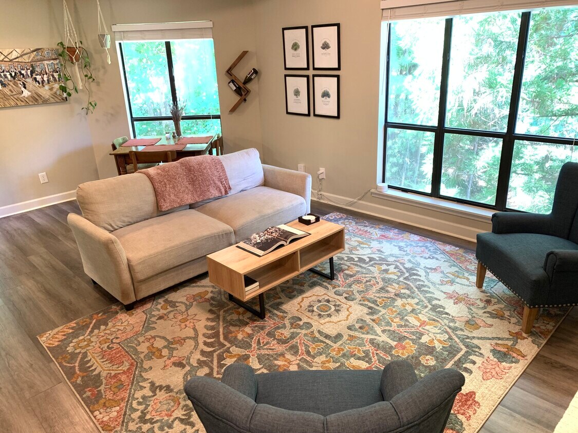 Foto principal - 134 New Kent Pl