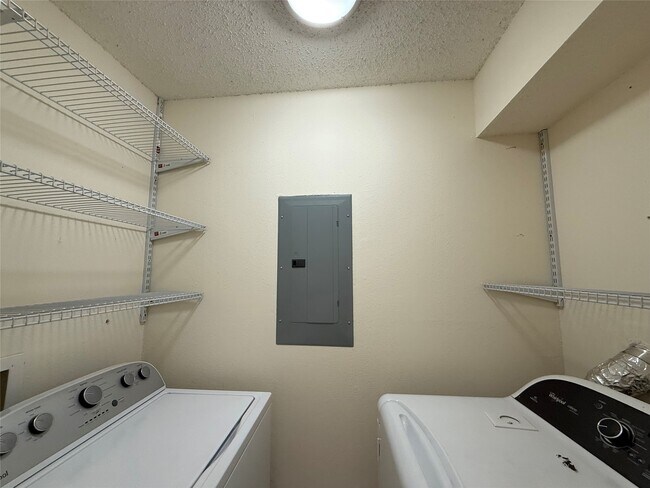 Foto del edificio - 3837 Tanglewilde St