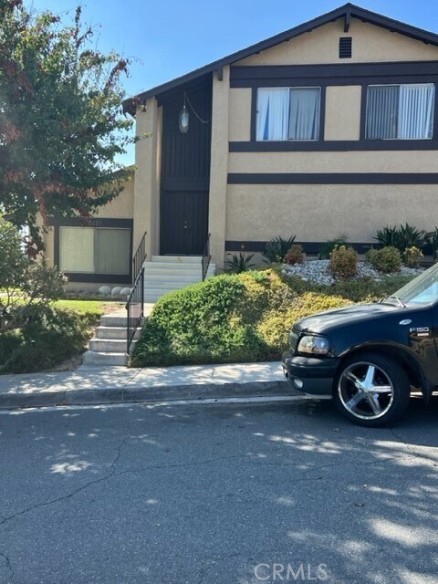 Foto principal - 2429 S Ridgewood Dr