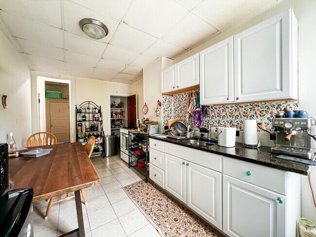 Foto del edificio - 144 Coolidge St