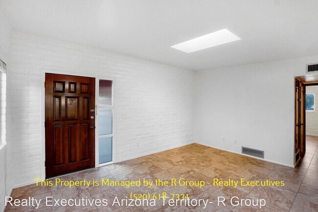 Foto del edificio - 2 br, 1.5 bath House - 924 N. Camino Seco
